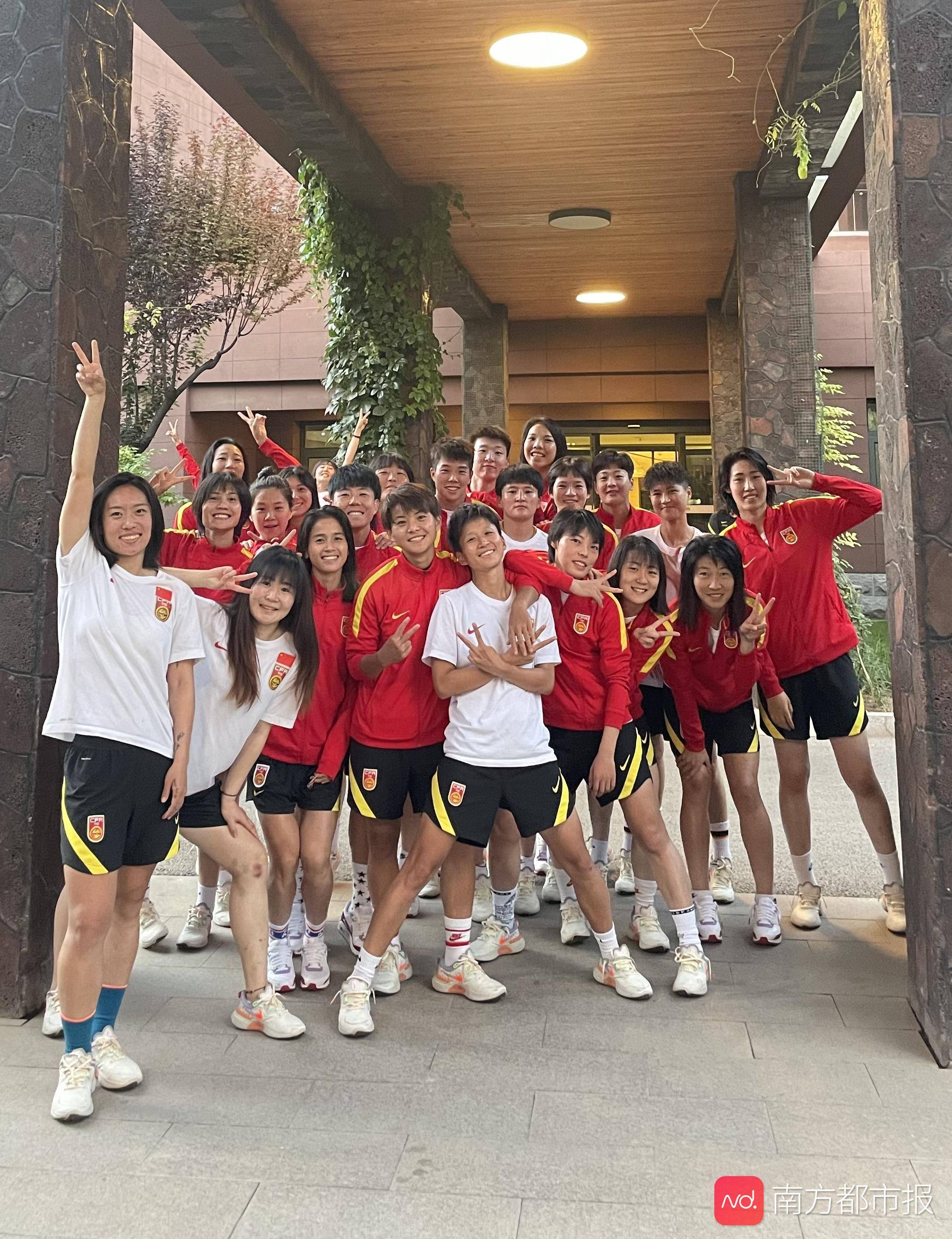 女足选手展现高超技术，令对手望尘莫及