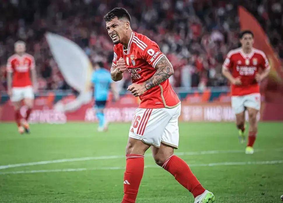 关于葡萄牙联赛杯半决赛打响，波尔图迎战本菲卡的信息