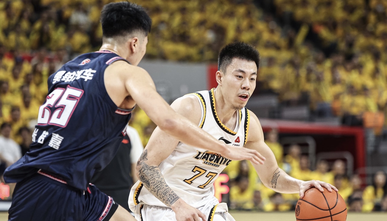 包含里尔挑战阿雅克肖争夺胜利的激战的词条