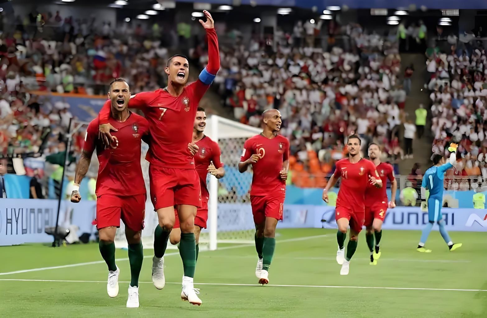 欧国联小组赛陷入白热化,球员们为晋级而战 欧国联小组赛陷入白热化,球员们为晋级而战