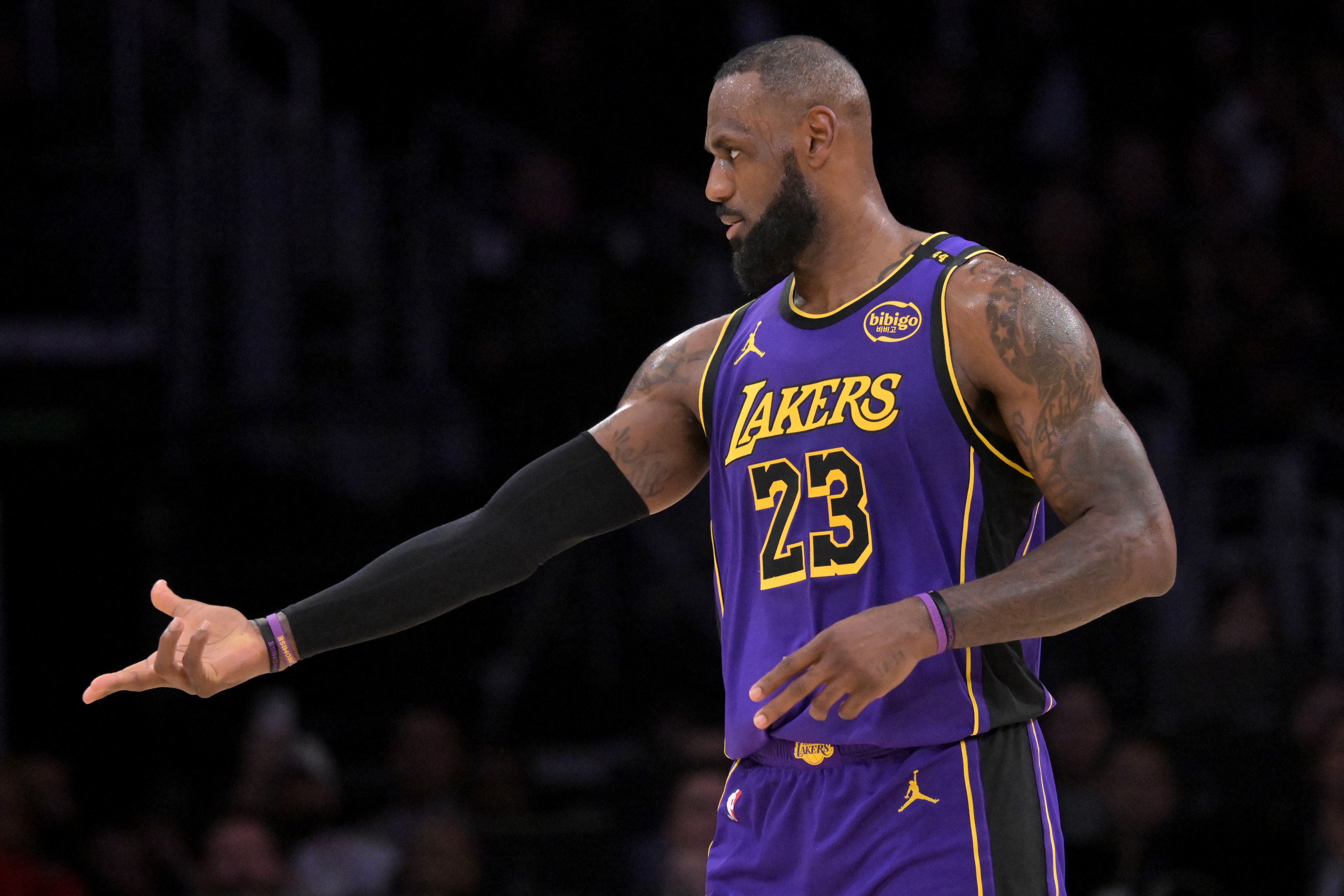 关于湖人客场占领火玫,取得六连胜的信息 关于湖人客场占领火玫,取得六连胜的信息