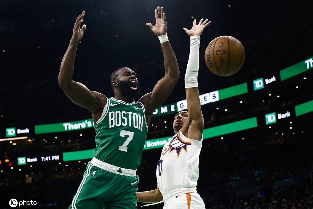 凯尔特人绝杀快船，布克制霸全场