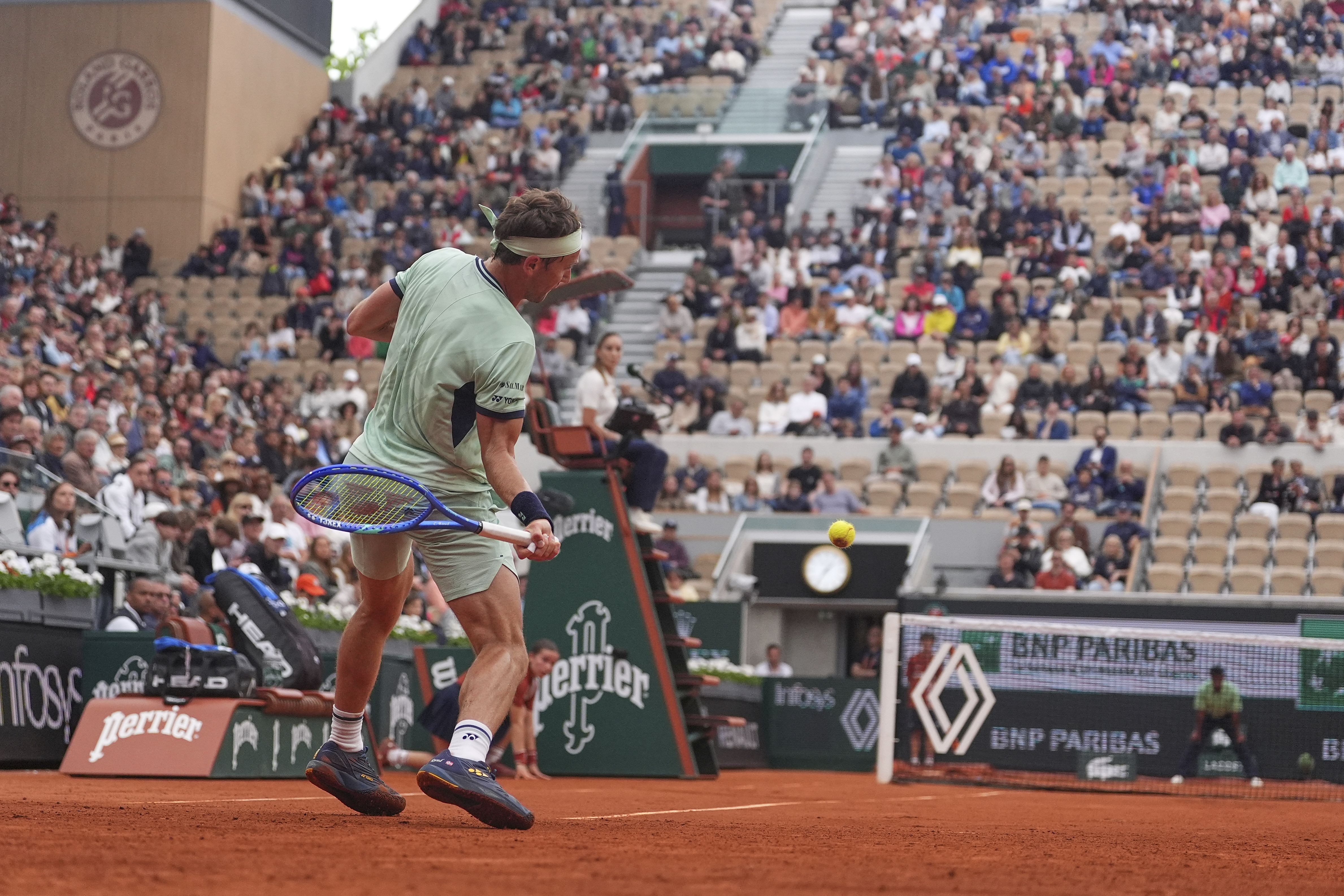 法国网球队力克日本网球队，费德勒制霸全场