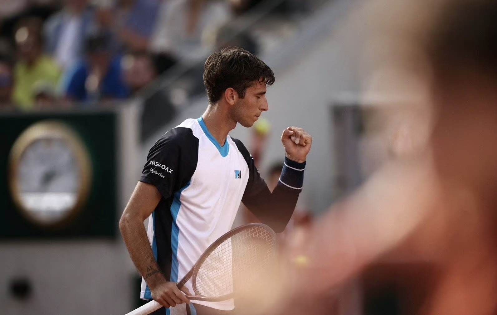 英国网球队爆冷日本网球队，西西帕斯统治全场的简单介绍