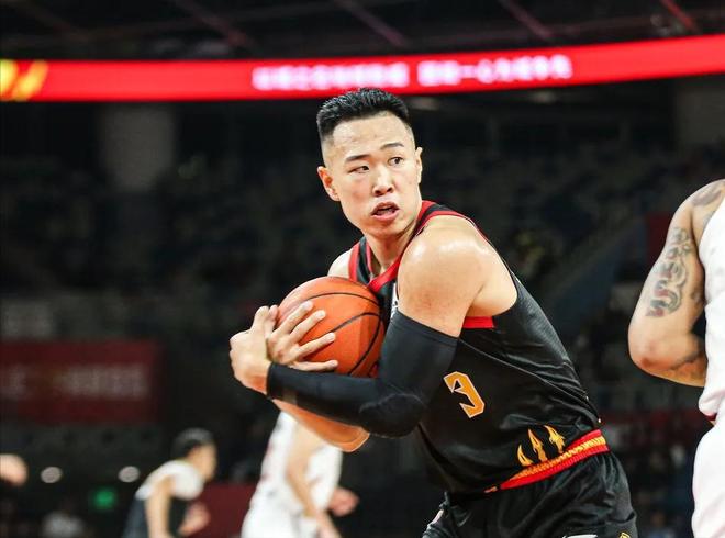 深圳队绝杀快船，王哲林关键制胜