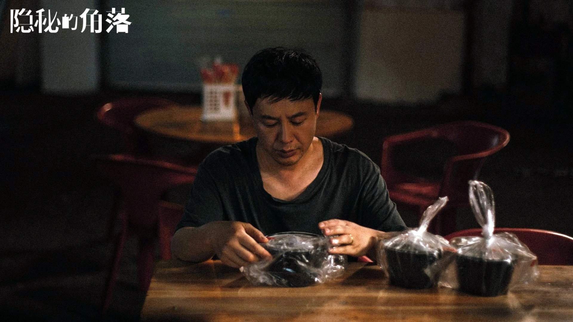 足球场与街道赛的双重奏，当强者在跨界压力下重写游戏规则