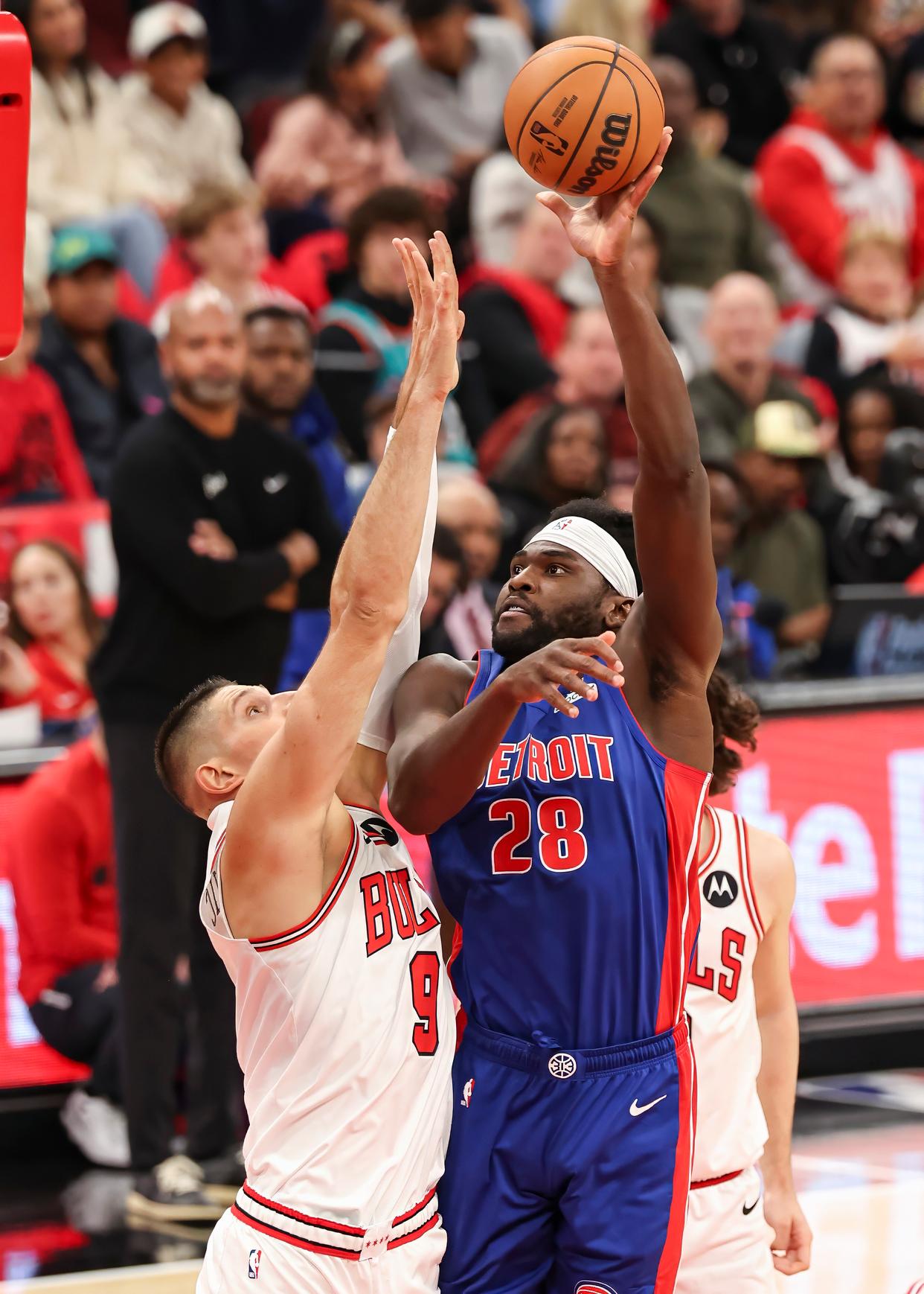 活塞粉碎热火,德罗赞关键节点连续得分 活塞粉碎热火,德罗赞关键节点连续得分