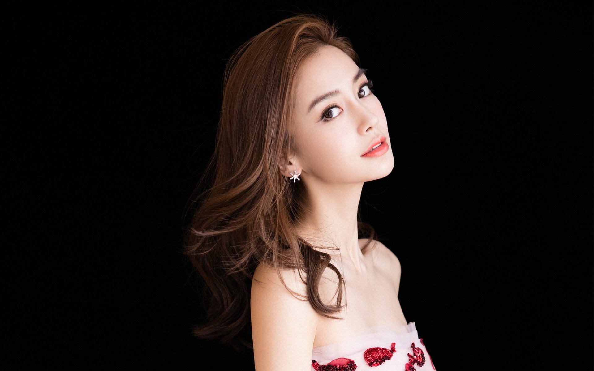 福克斯决胜时刻主宰攻防，上演巨星价值完美诠释—鹈鹕对阵尼克斯观战手记