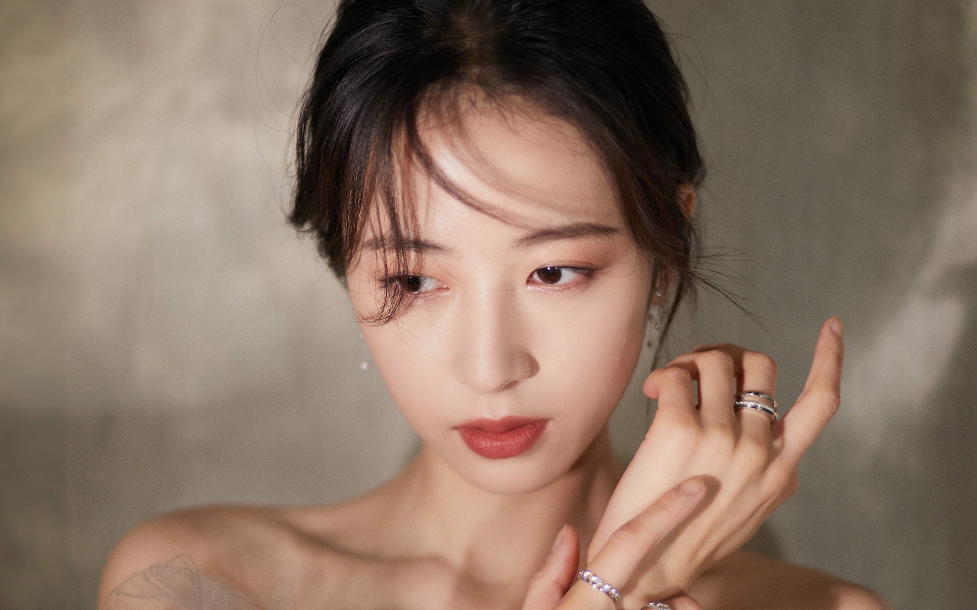 阿尔及利亚强压AC米兰，苏亚雷斯关键先生定胜负