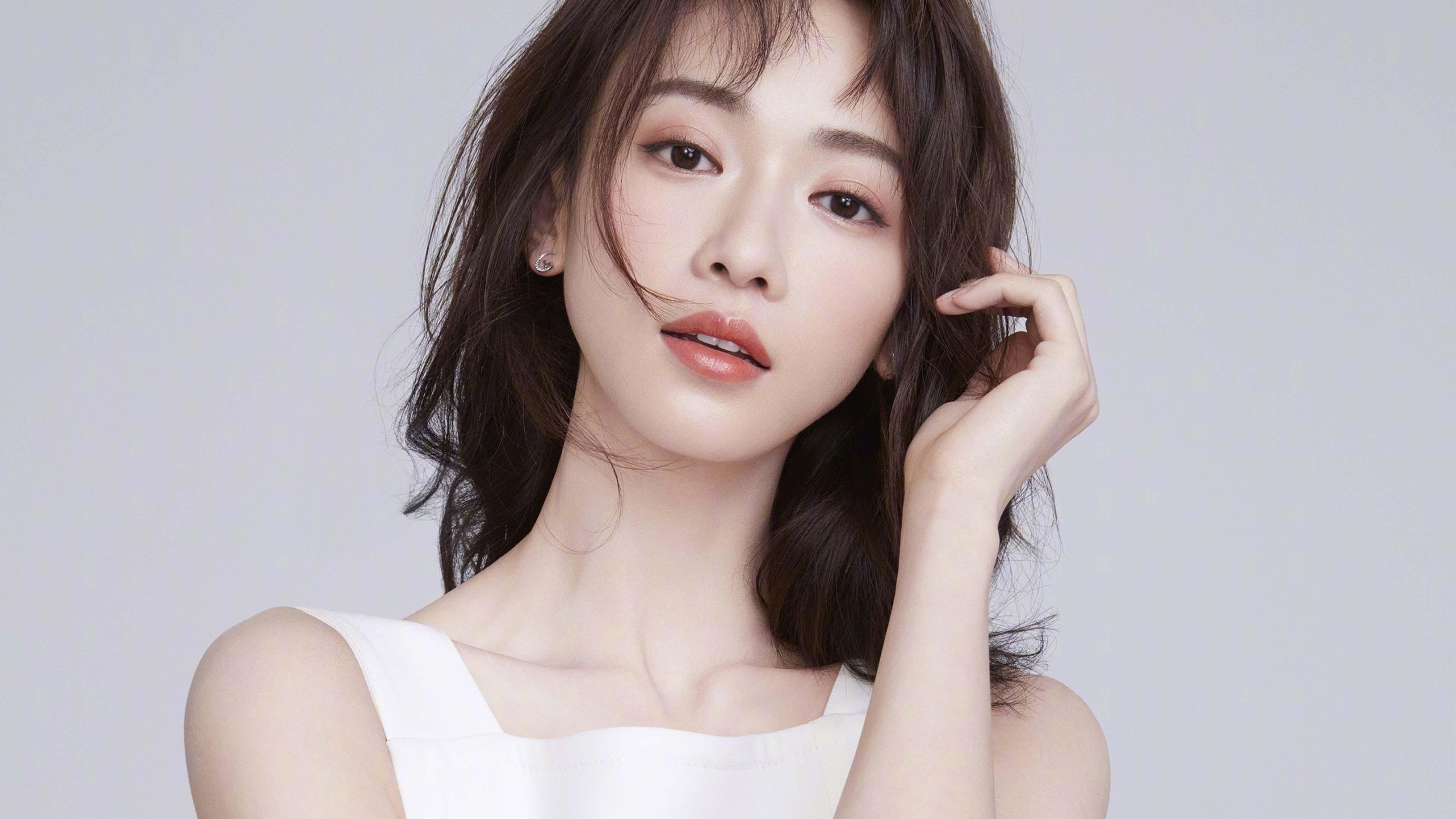北极之光映绿茵,芬兰横扫越南,莱万领衔节奏风暴